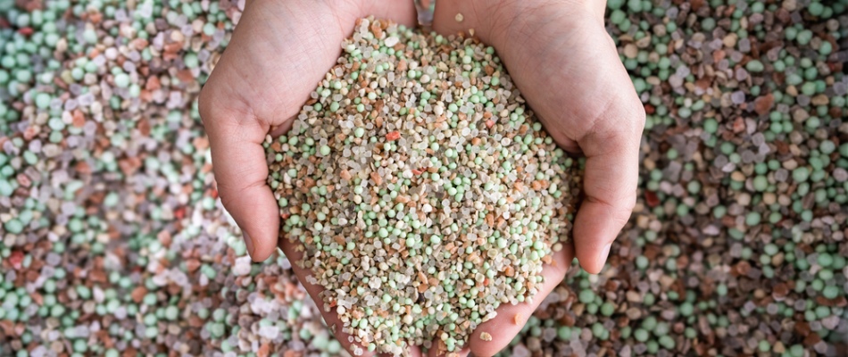 content-handful-of-different-nutrients-in-fertilizers-1 content-handful-of-different-nutrients-in-fertilizers-1